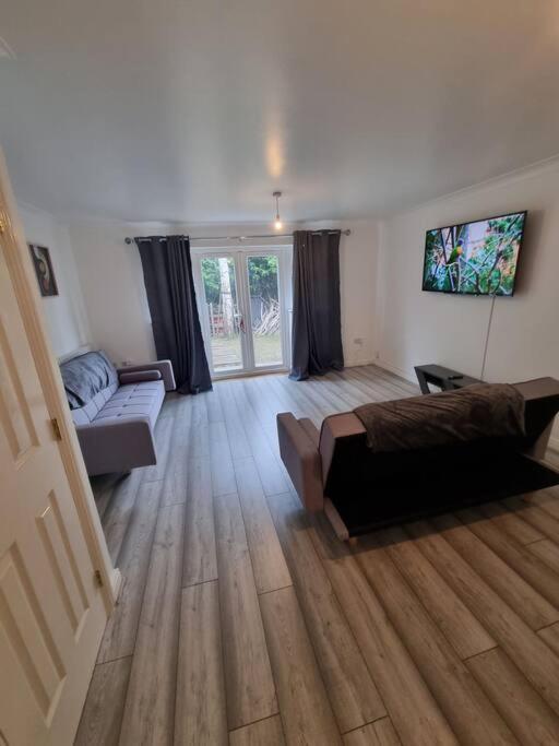 Maidstone Villa 3 Bedroom Free Sports Channels,Parking Sleeps 7 Εξωτερικό φωτογραφία