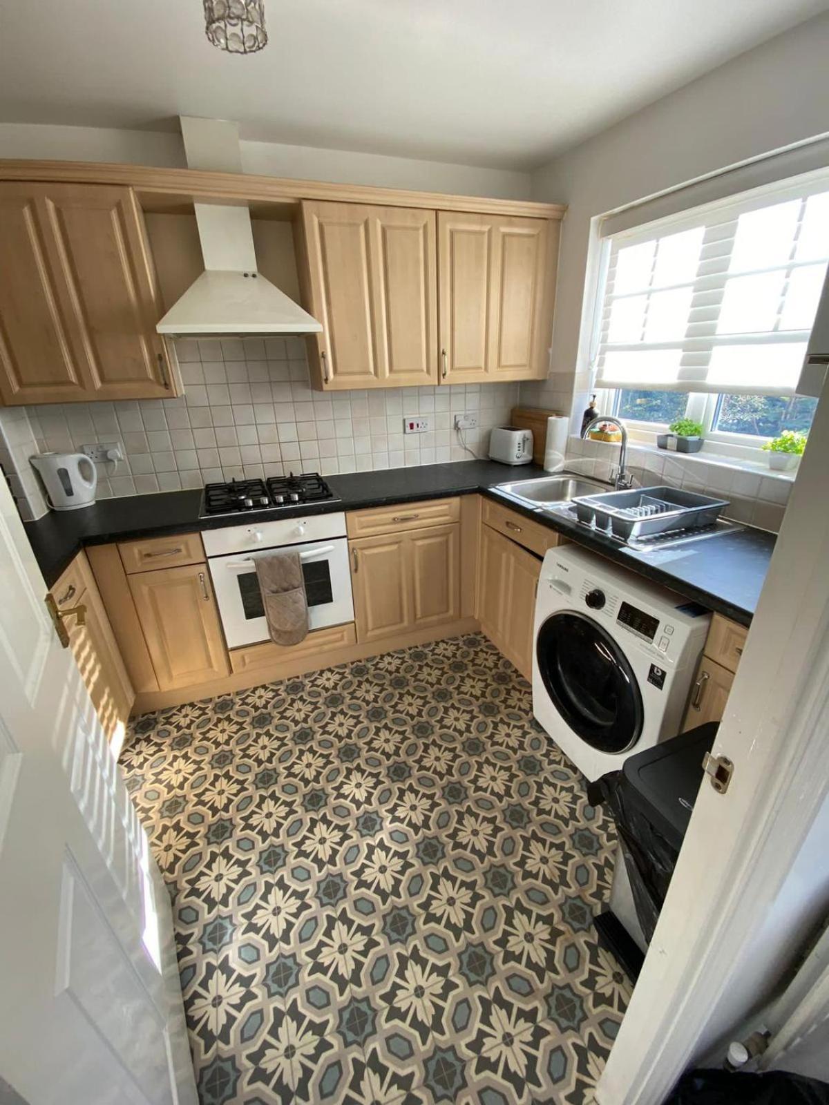 Maidstone Villa 3 Bedroom Free Sports Channels,Parking Sleeps 7 Εξωτερικό φωτογραφία