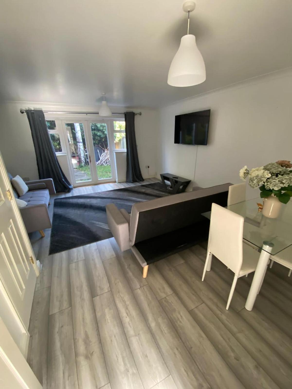 Maidstone Villa 3 Bedroom Free Sports Channels,Parking Sleeps 7 Εξωτερικό φωτογραφία