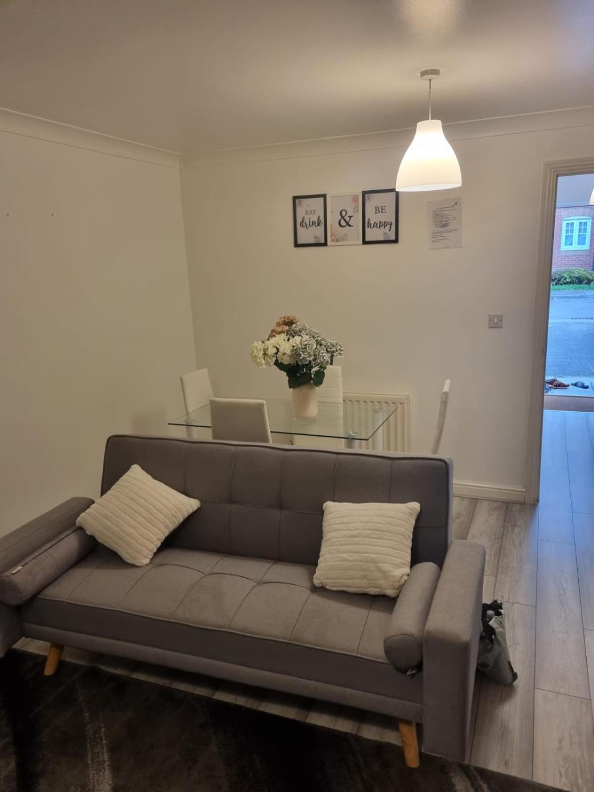 Maidstone Villa 3 Bedroom Free Sports Channels,Parking Sleeps 7 Εξωτερικό φωτογραφία