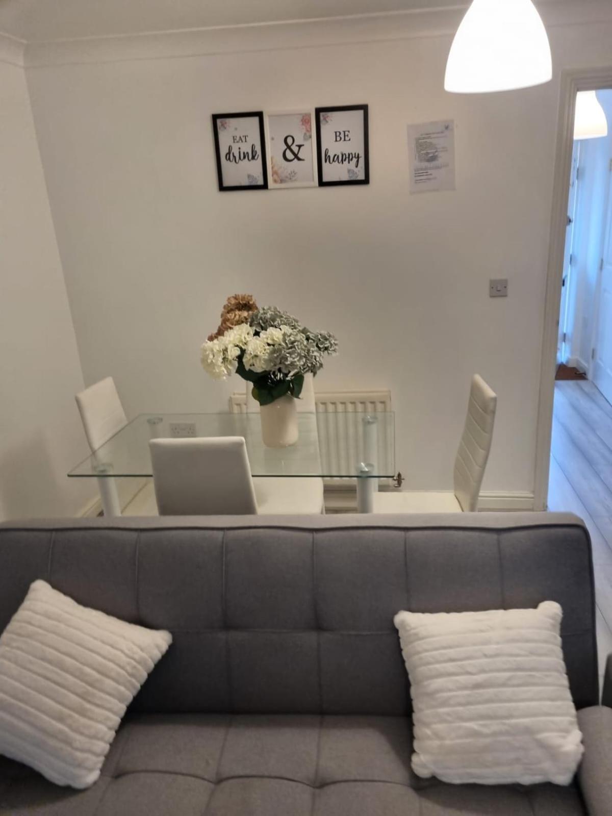 Maidstone Villa 3 Bedroom Free Sports Channels,Parking Sleeps 7 Εξωτερικό φωτογραφία
