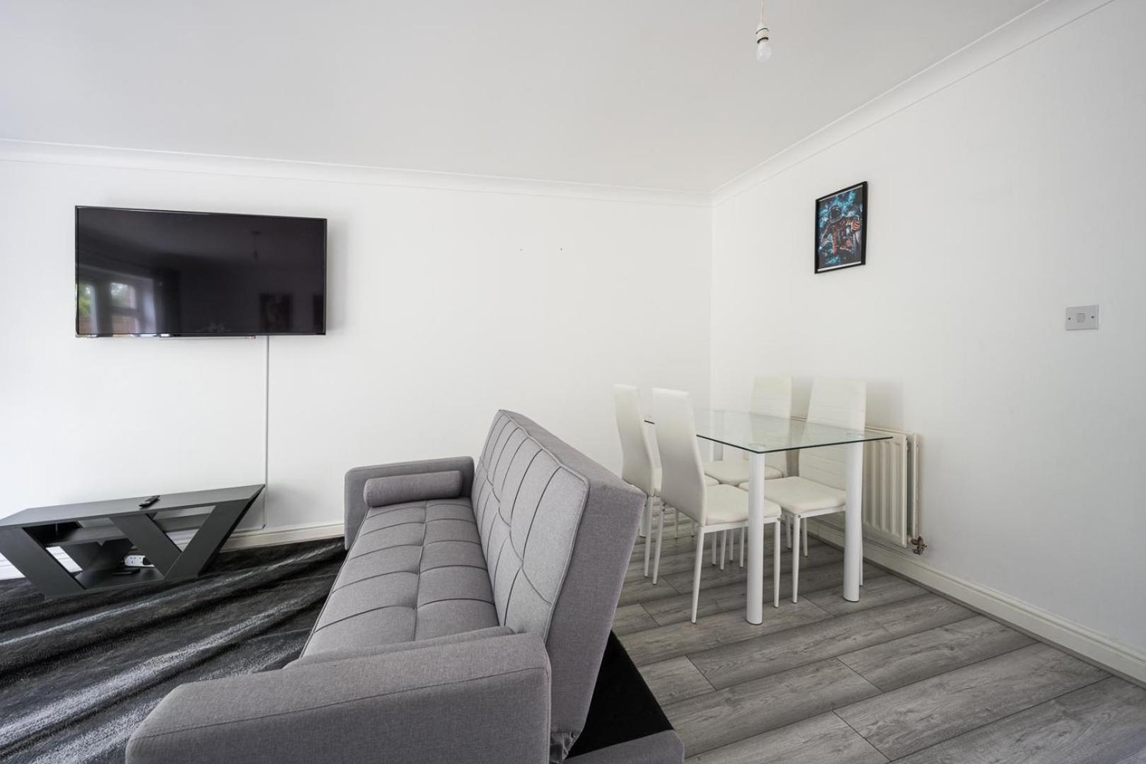 Maidstone Villa 3 Bedroom Free Sports Channels,Parking Sleeps 7 Εξωτερικό φωτογραφία