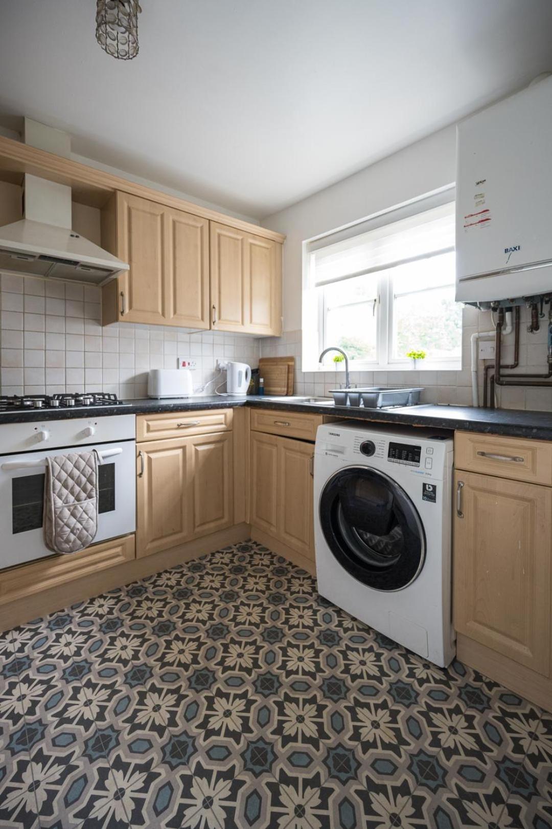 Maidstone Villa 3 Bedroom Free Sports Channels,Parking Sleeps 7 Εξωτερικό φωτογραφία